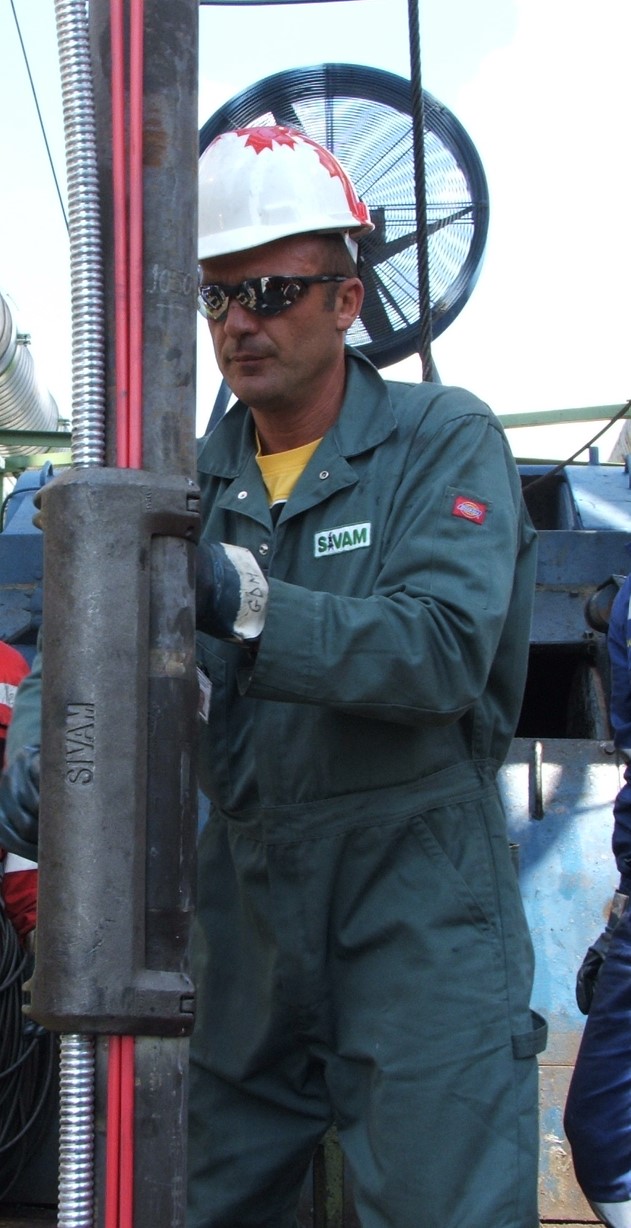 Tecnico SIVAM impegnato su un impianto industriale